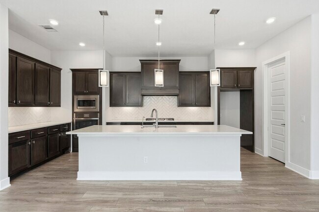 Building Photo - 15822 Pilot Knob Dr