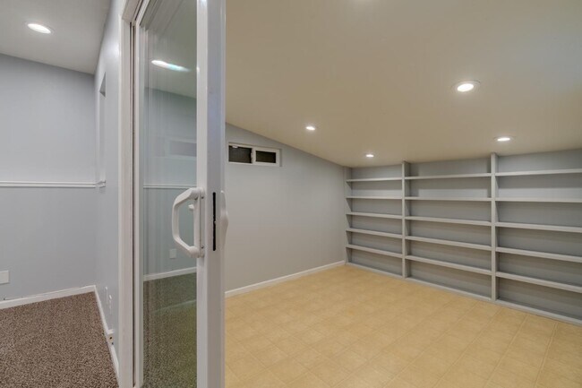 Building Photo - 1279 Alicante Dr