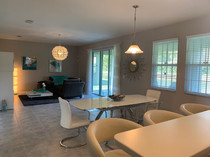 Building Photo - 4845 Maple Park St