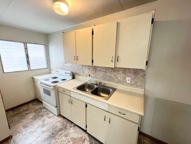 Building Photo - 2429 N School St