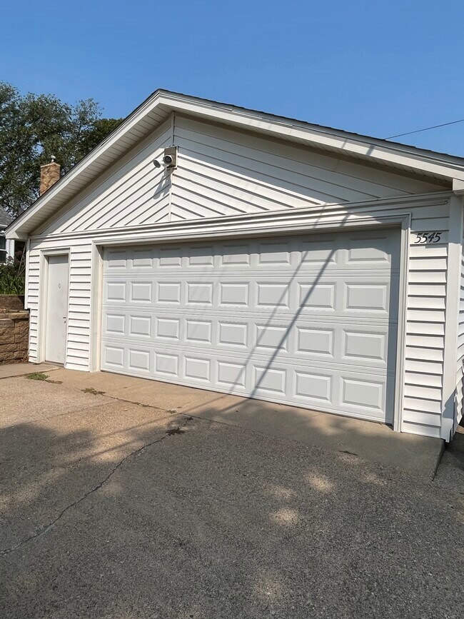 2+ Garage - 5545 13th Ave S