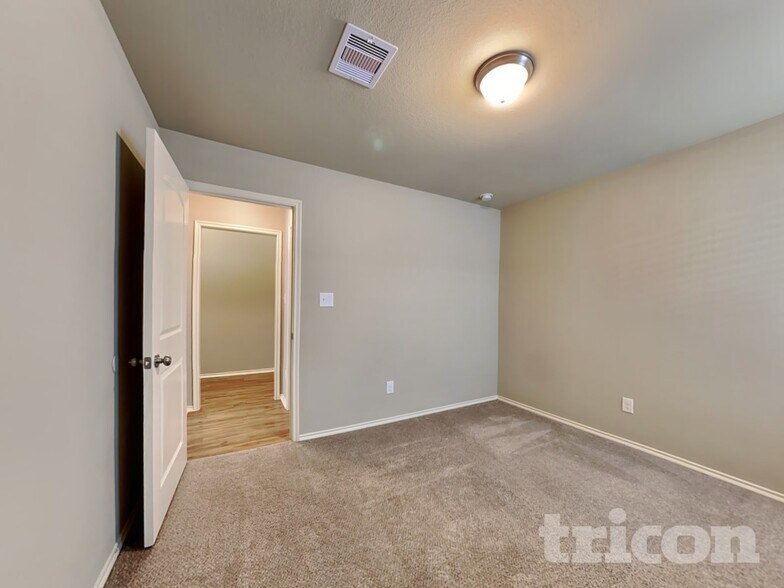 Building Photo - 955 Oak Falls Dr