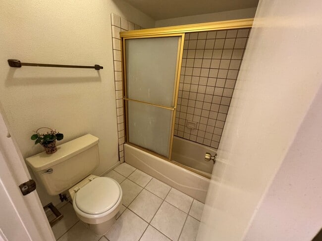 Building Photo - Beautiful 4 Bedroom Home