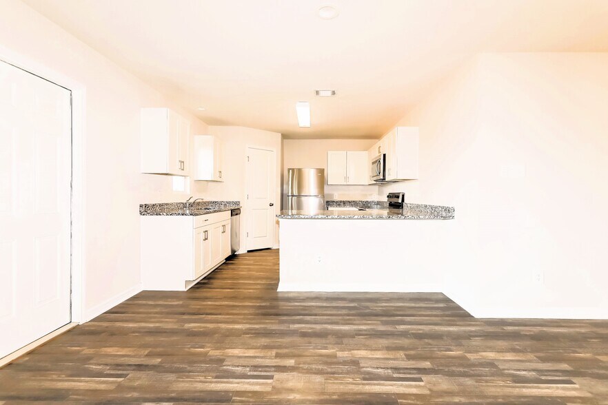 Building Photo - 14211 Green Wing Cir