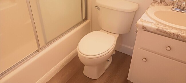 Building Photo - Three Bedroom w/ Fireplace and large back yard!