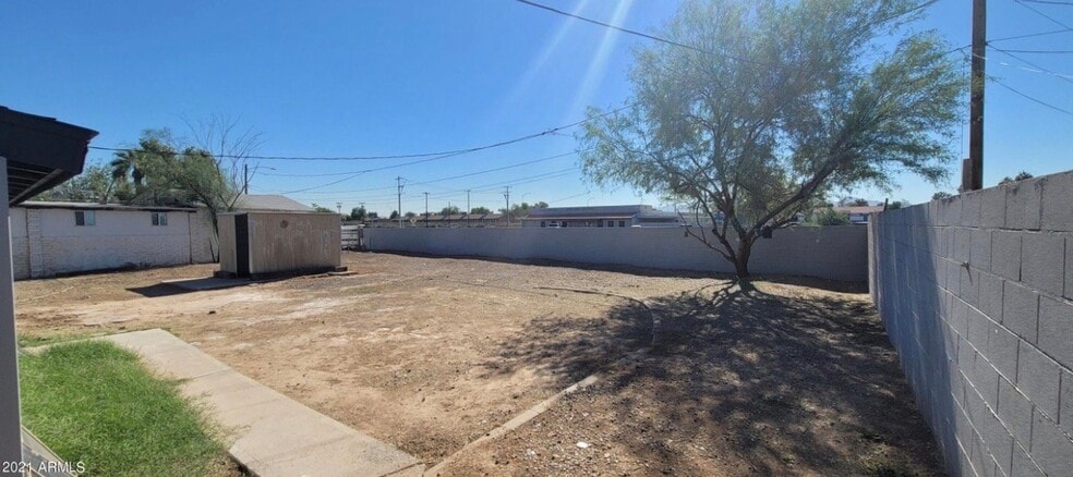 Building Photo - 105 N Los Robles Dr