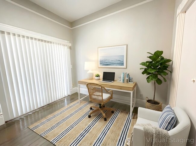 Building Photo - 405 Spruce St E