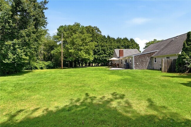 Building Photo - 6 Lakewood Dr