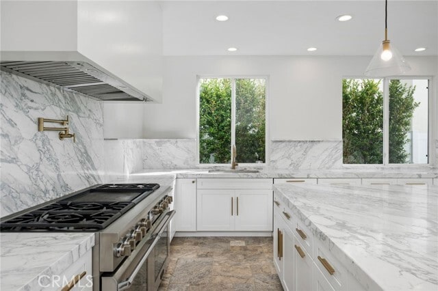 Building Photo - 55 Via Sonrisa