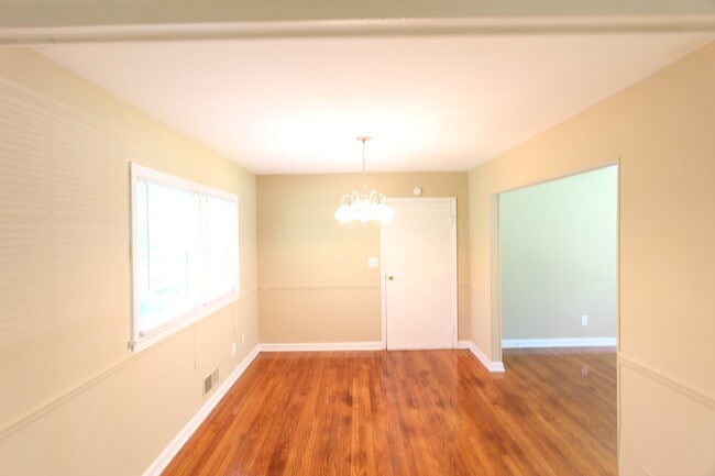 Building Photo - New On The Market!! Will not last long at ...