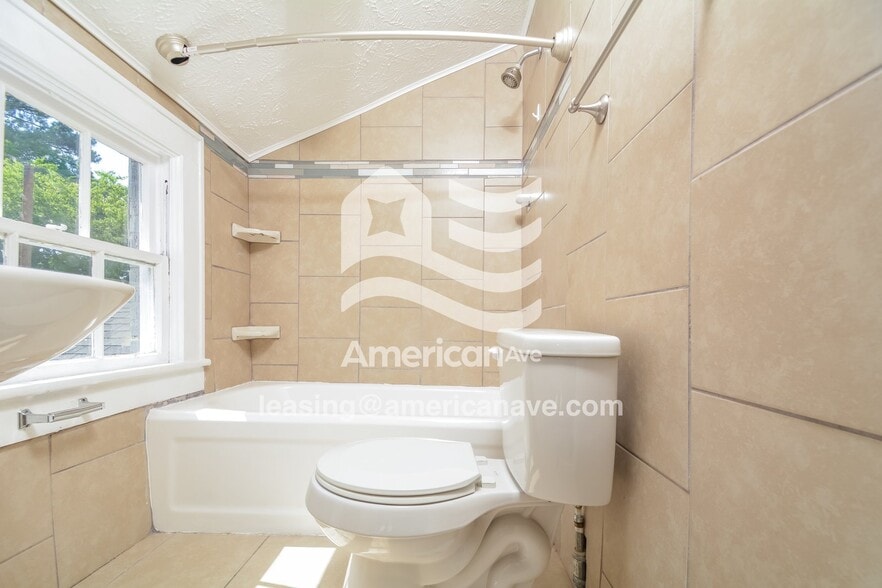 Building Photo - 1117 Berkshire Rd