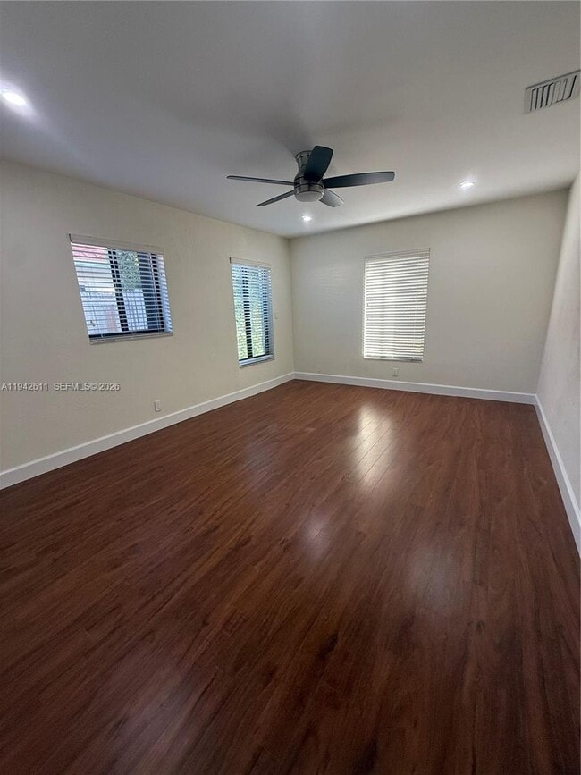 Building Photo - 1721 NE 48th Ct