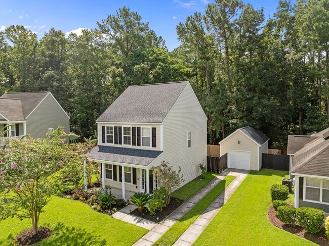 Building Photo - Charming Summerville Rental