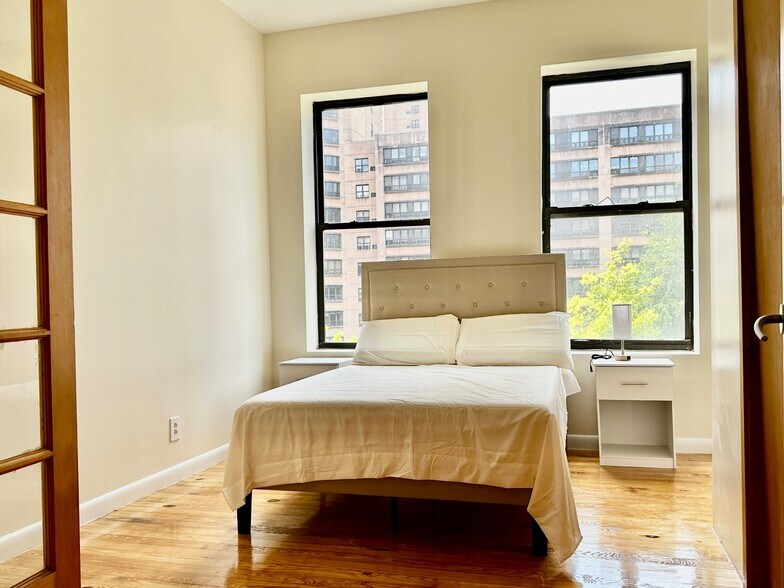 Building Photo - 309 W 111th St