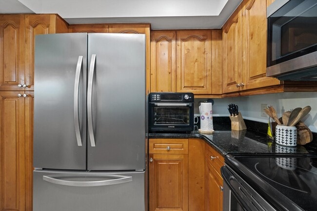 Building Photo - 404 Pine Tree Ct