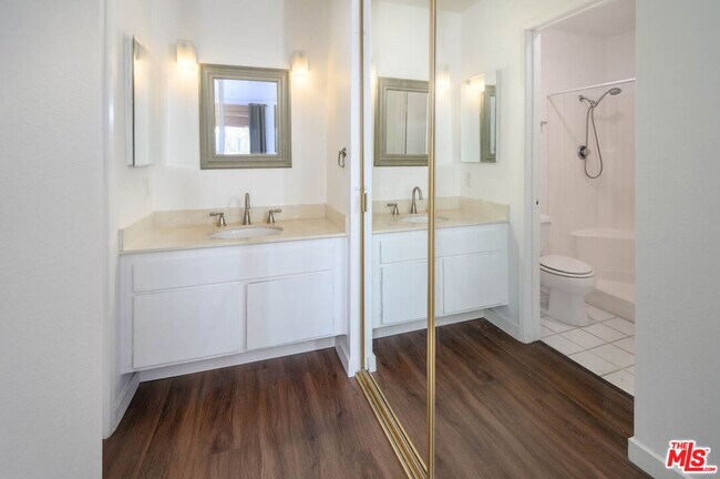 Building Photo - 11201 Summertime Ln