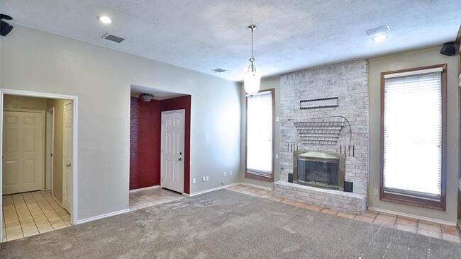Building Photo - 5273 Sherbrooke Ln