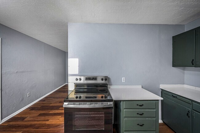 Building Photo - 709 SW 45th St