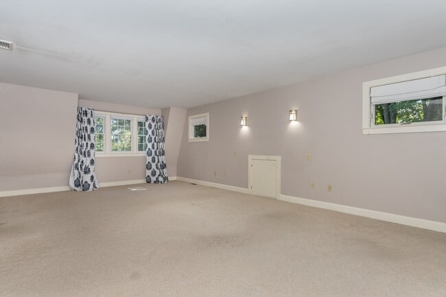 Building Photo - 34 Brush Hill Ln