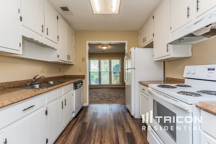 Building Photo - 1511 Country Ct