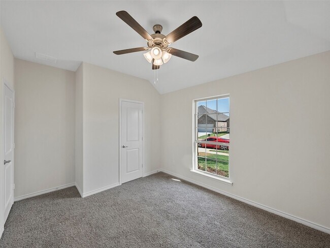 Building Photo - 10505 Breezeway Dr