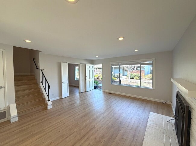 Building Photo - REMODELED LARGE 1600sf 4BR/2BA 3PK ?Miramonte Gardens AVAIL NOW