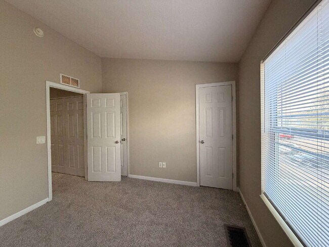 Building Photo - NEWLY UPGRADED 2BD/2.5 BATH TOWNHOME IN THE EXCLUSIVE WYNCHASE COMMUNITY!!