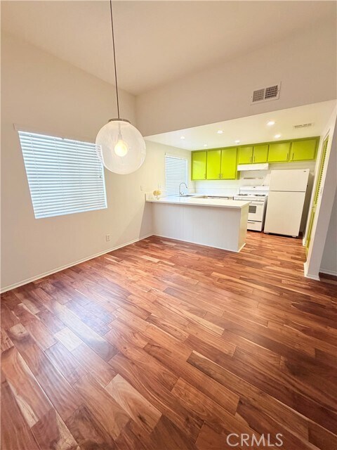 Building Photo - 511 S El Molino Ave
