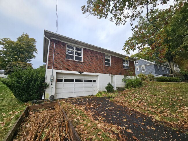 Building Photo - 107 Upper Knapp Rd