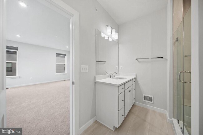 Building Photo - 14256 Newbrook Dr