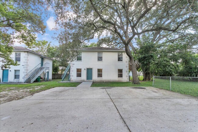 Front - 3812 N 51st St