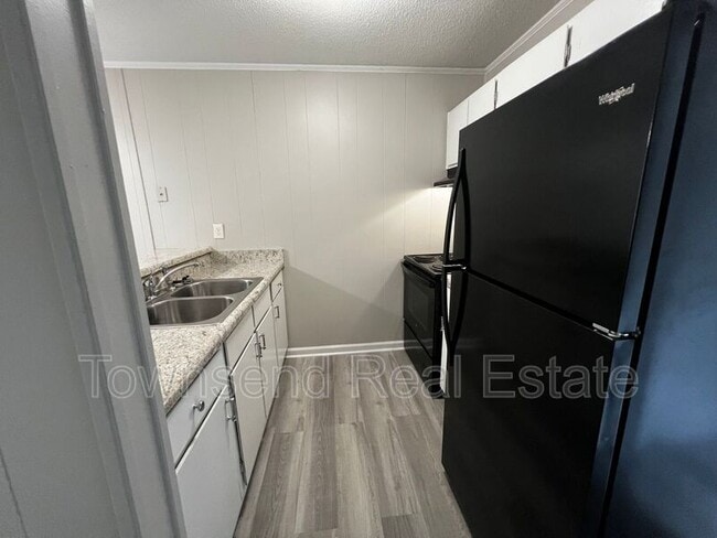 Building Photo - 5874 Century Oaks Dr