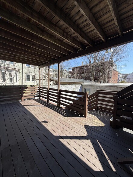 Building Photo - 9 School St