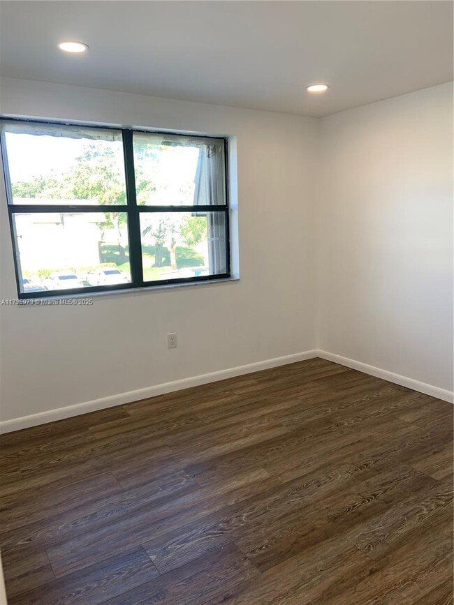 Building Photo - 2 bedroom in Pembroke Pines FL 33024