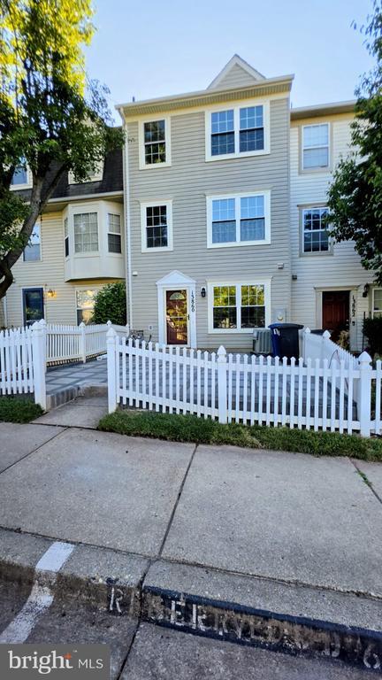 Building Photo - 13860 Crosstie Dr
