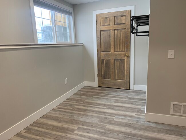 Building Photo - Executive Rental Furnished