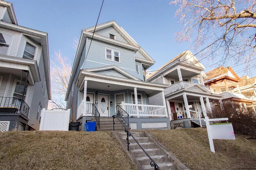 Building Photo - 823 Myrtle Ave