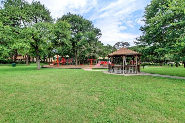 Building Photo - 10305 Caracara Dr