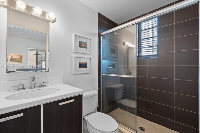 Building Photo - 621 11th St