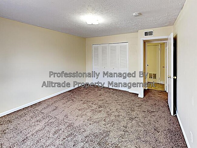 Building Photo - 1201 Huntington Ln