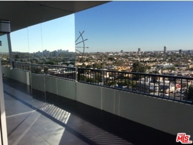 Building Photo - 1100 Alta Loma Rd