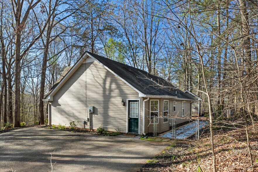 Building Photo - 6605 Overton Cir
