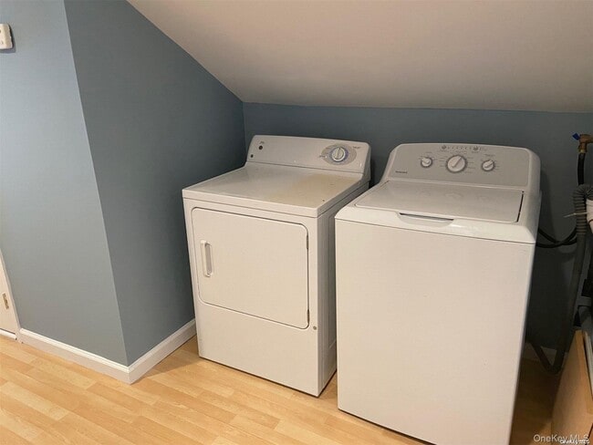 Building Photo - 51 Centershore Rd