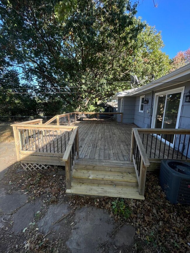 Building Photo - NEW ON THE MARKET– Charming 3bd/1ba Ranch ...