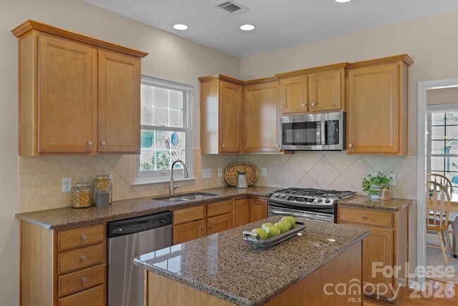 Building Photo - 2076 Belair Dr