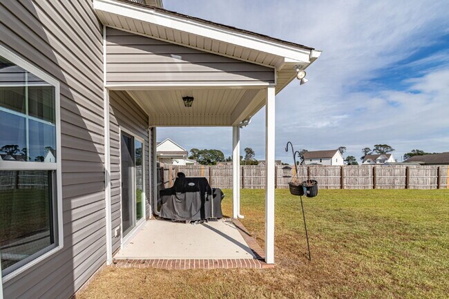 Building Photo - 208 Weeping Willow Dr