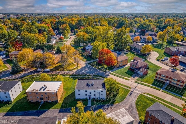 Building Photo - 21045 Southbend Cir