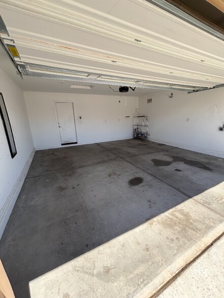 Building Photo - 12464 W Midway Ave