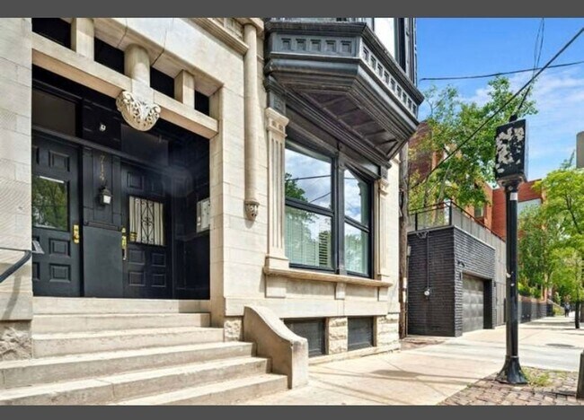 Building Photo - Spacious 3BR Condo in prime Lincoln Park l...