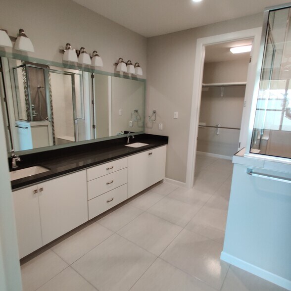 Building Photo - 9368 N 15th St